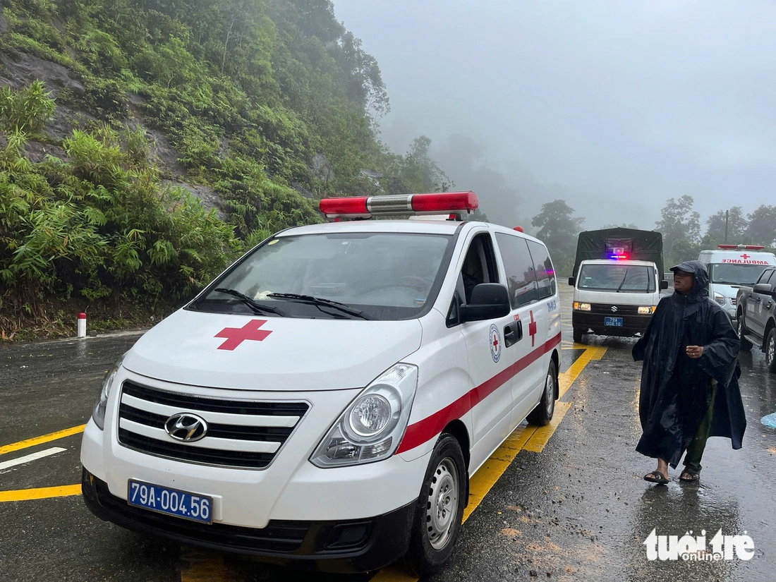 Cận cảnh hiện trường vụ tai nạn 6 người chết trên đèo Khánh Lê - Ảnh 1. khánh lê - Ảnh 1.