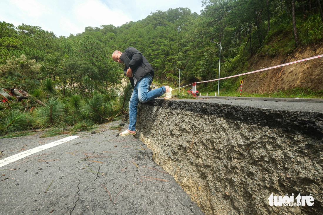 Cận cảnh 'dấu vết lạ' ở điểm sạt lở trên đèo Prenn Đà Lạt- Ảnh 9. Cận cảnh 'dấu vết lạ' ở điểm sạt lở trên đèo Prenn Đà Lạt - Ảnh 9.