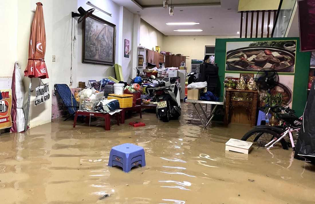 Lũ dâng cao, người dân nhắn tin cầu cứu, nhiều tuyến đường ở phía Tây Nha Trang ngập nặng - Ảnh 6. ngập nặng - Ảnh 6.