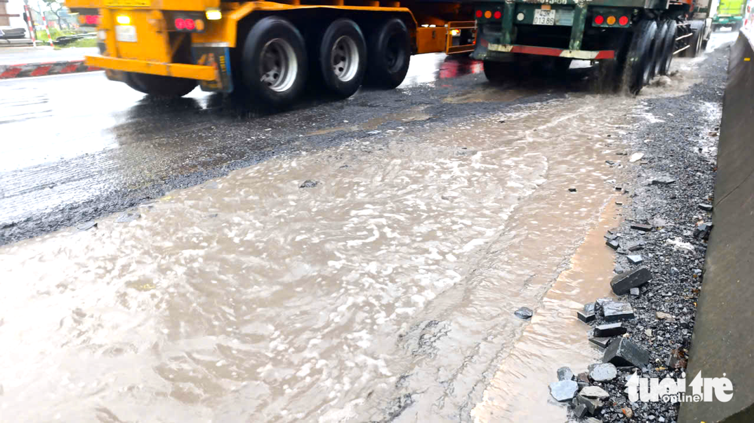 Đường huyết mạch ở trung tâm Đà Nẵng lại xuất hiện đoạn như ‘ruộng cày’ - Ảnh 5.