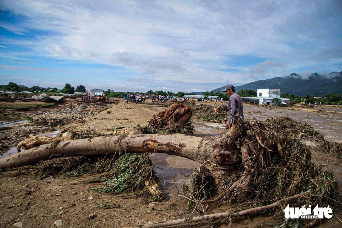Vỡ hồ chứa tự đắp ở Tuy Phong: Người dân bức xúc, yêu cầu xử lý trách nhiệm - Ảnh 6.