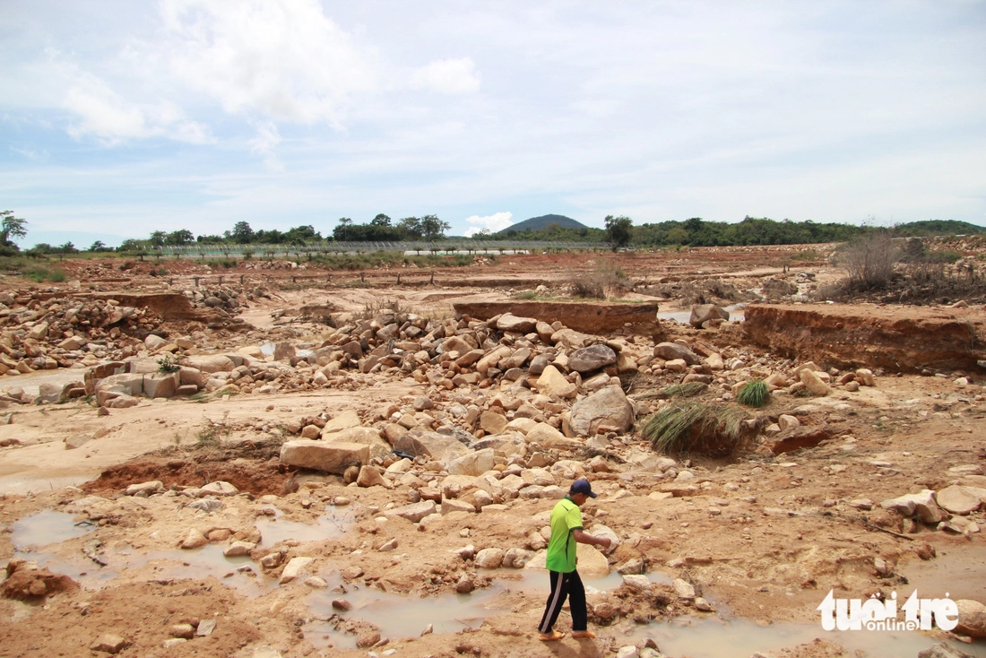 Cận cảnh hồ chứa nước trên núi bị vỡ càn quét hoa màu, nhà cửa của người dân- Ảnh 7. hồ chứa nước - Ảnh 8.
