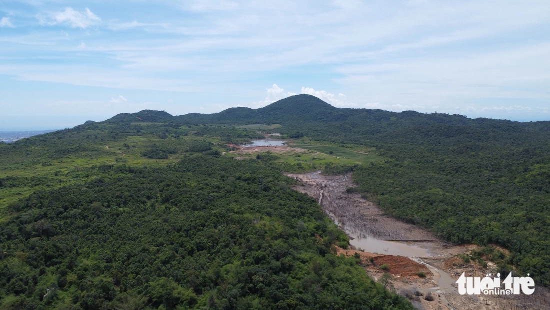 Cận cảnh hồ chứa nước trên núi bị vỡ càn quét hoa màu, nhà cửa của người dân- Ảnh 8. hồ chứa nước - Ảnh 9.