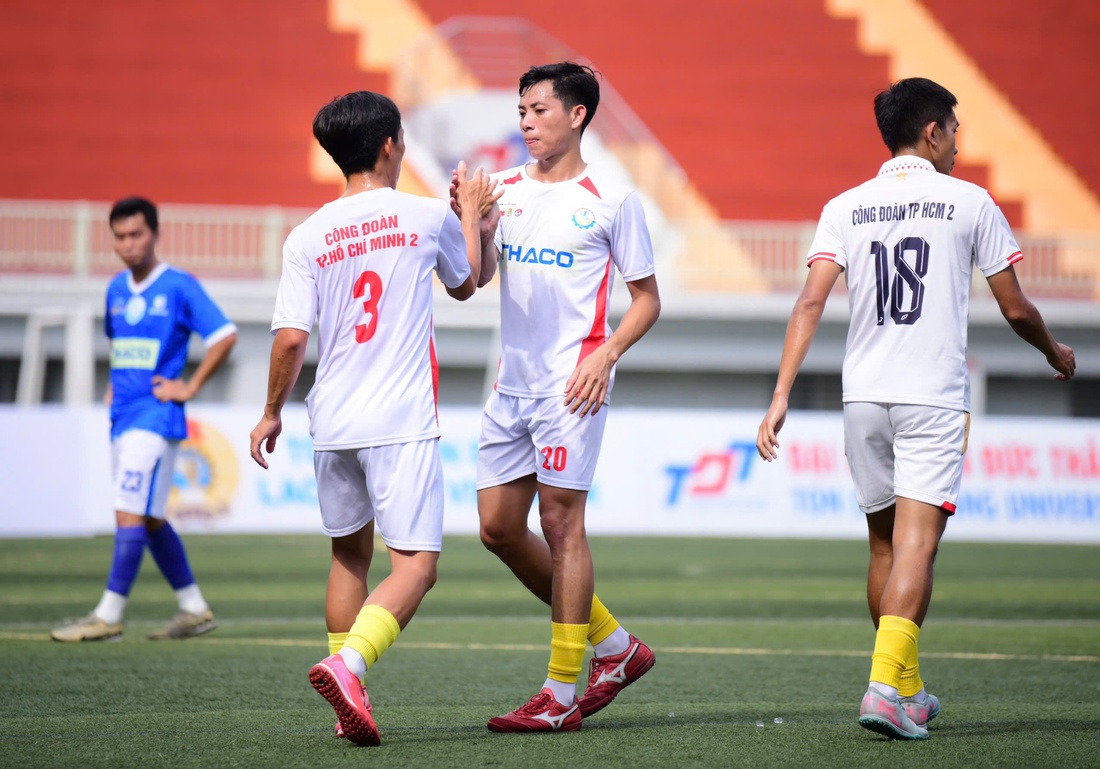 bóng đá công nhân - Ảnh 21.