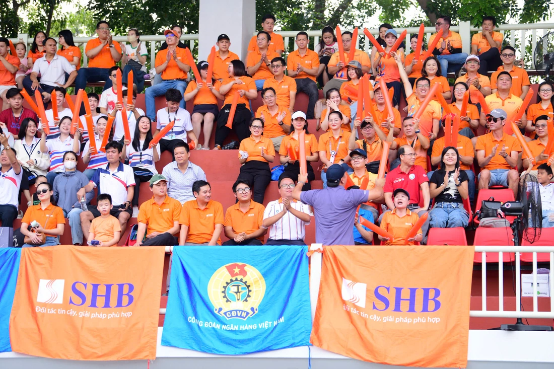 bóng đá công nhân - Ảnh 16.