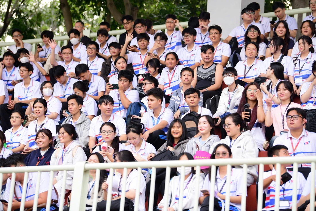 bóng đá công nhân - Ảnh 18.