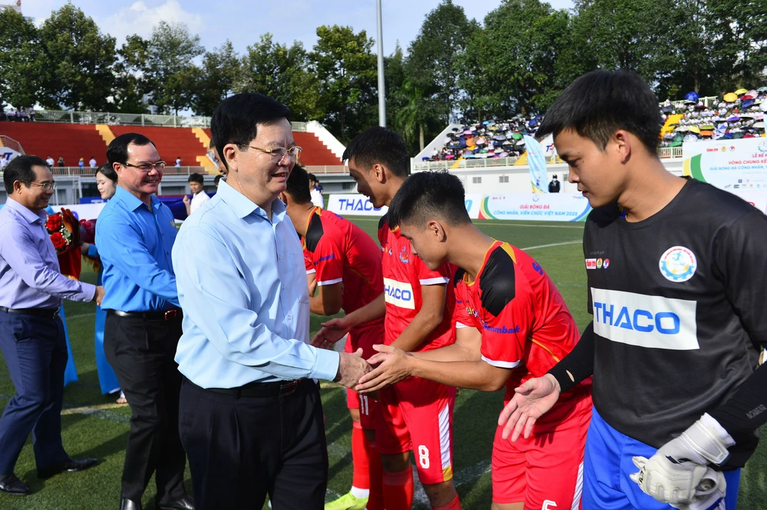 bóng đá công nhân - Ảnh 11.