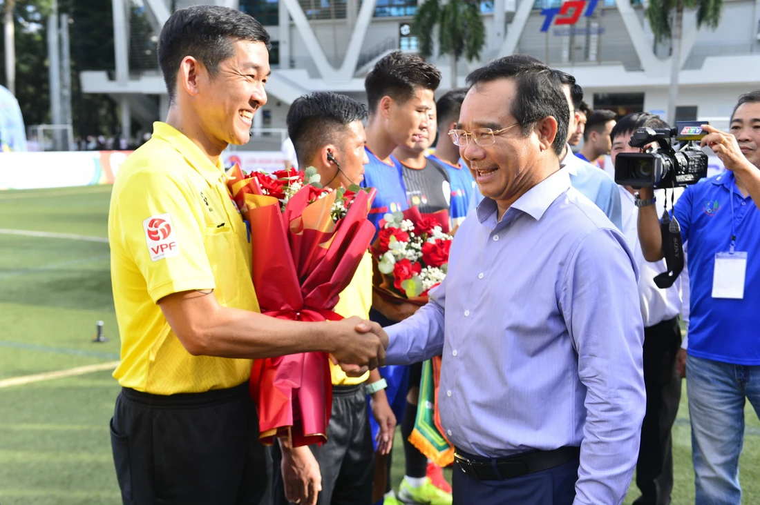 bóng đá công nhân - Ảnh 12.