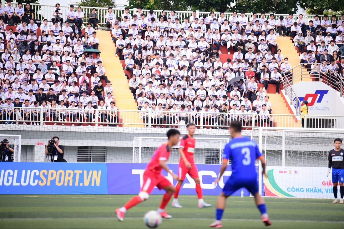 bóng đá công nhân - Ảnh 7.