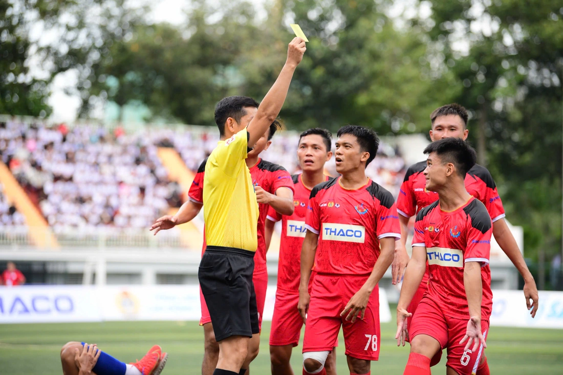 bóng đá công nhân - Ảnh 5.