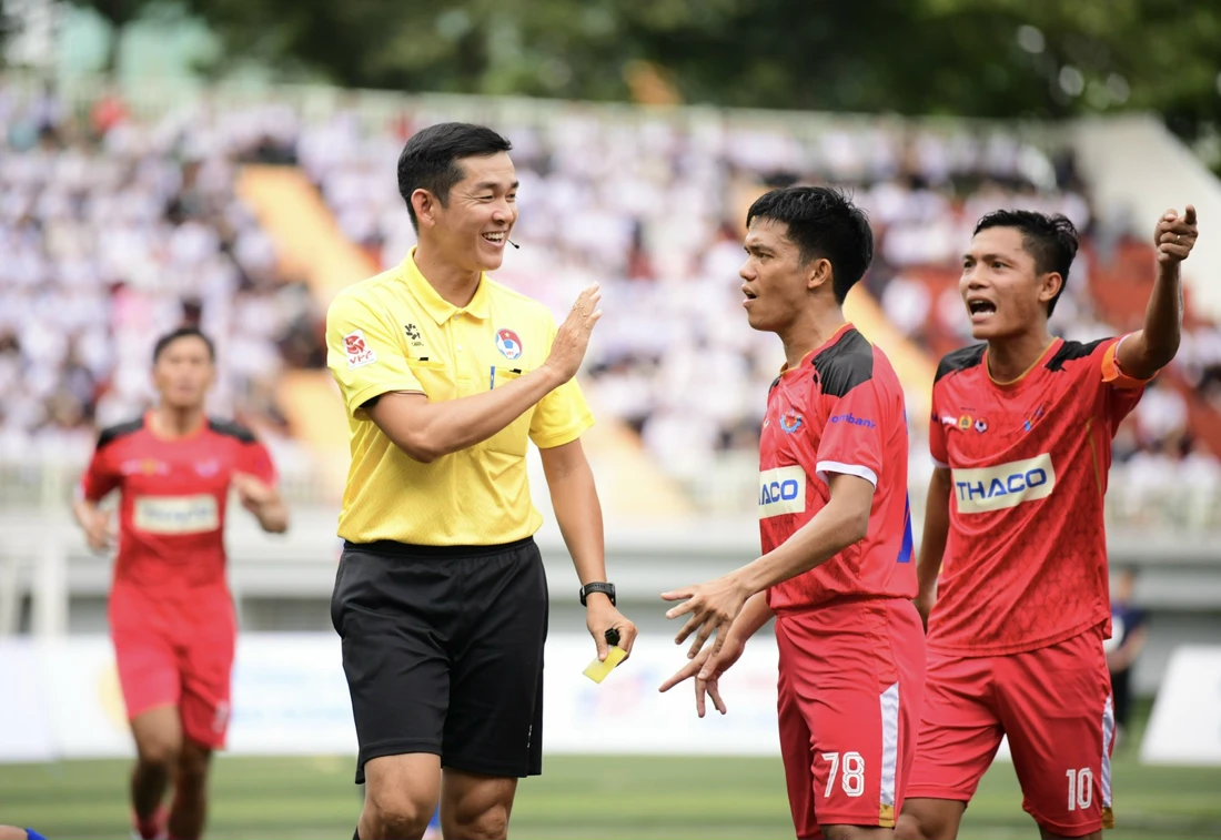 bóng đá công nhân - Ảnh 6.