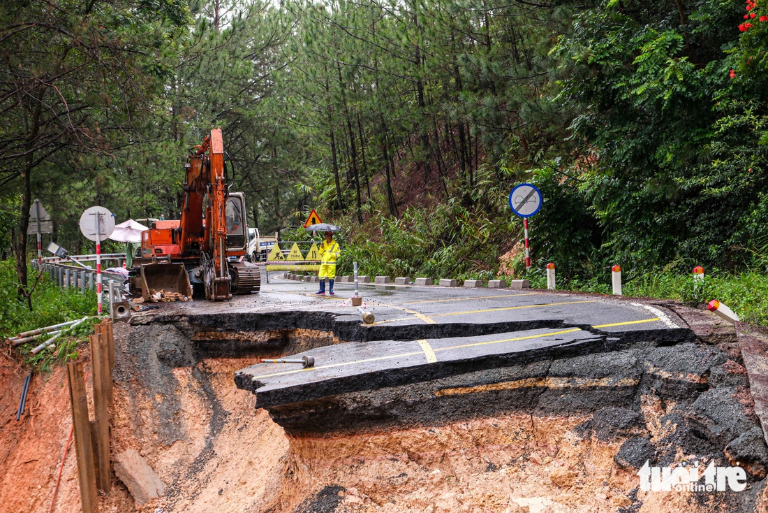 Cận cảnh đèo Mimosa Đà Lạt bị đứt gãy hoàn toàn do sạt lở - Ảnh 5.