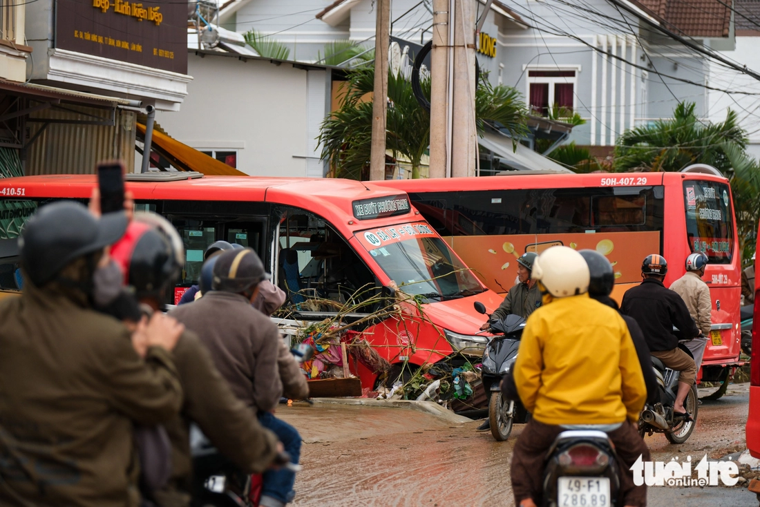Cảnh tan hoang sau khi thủy điện Đa Nhim xả lũ giữa đêm - Ảnh 4.