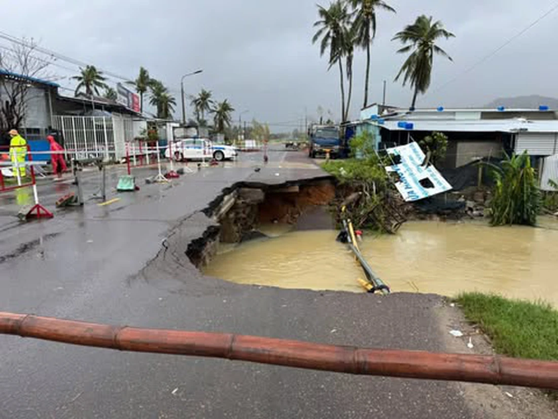 Mưa lũ chiều 20-11: Gấp rút di dời dân khu vực thủy điện Đa Nhim - Ảnh 4.
