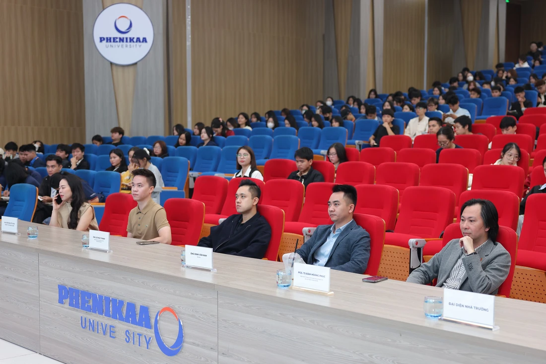 Đại học Phenikaa lập kỷ lục mới tại Green Voices: Hai nữ sinh ngành dược đạt điểm cao nhất từ đầu mùa- Ảnh 4. 2 nữ sinh ngành dược Đại học Phenikaa tại Green Voices: 'Muốn làm rõ hiểu lầm về cháy nổ xe điện' - Ảnh 4.