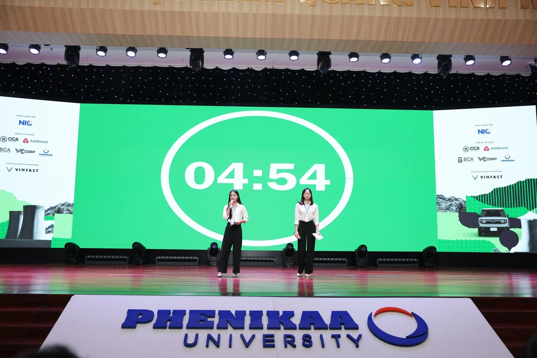 Đại học Phenikaa lập kỷ lục mới tại Green Voices: Hai nữ sinh ngành dược đạt điểm cao nhất từ đầu mùa- Ảnh 3. xe điện - Ảnh 3.