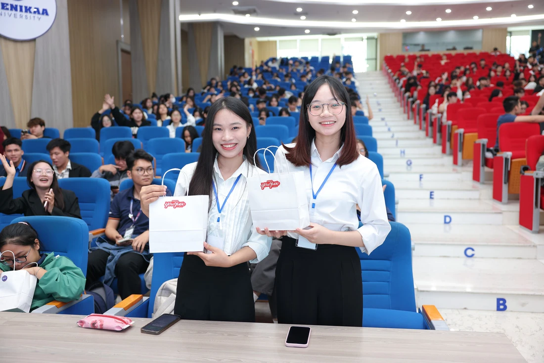 Đại học Phenikaa lập kỷ lục mới tại Green Voices: Hai nữ sinh ngành dược đạt điểm cao nhất từ đầu mùa- Ảnh 8. xe điện - Ảnh 8.