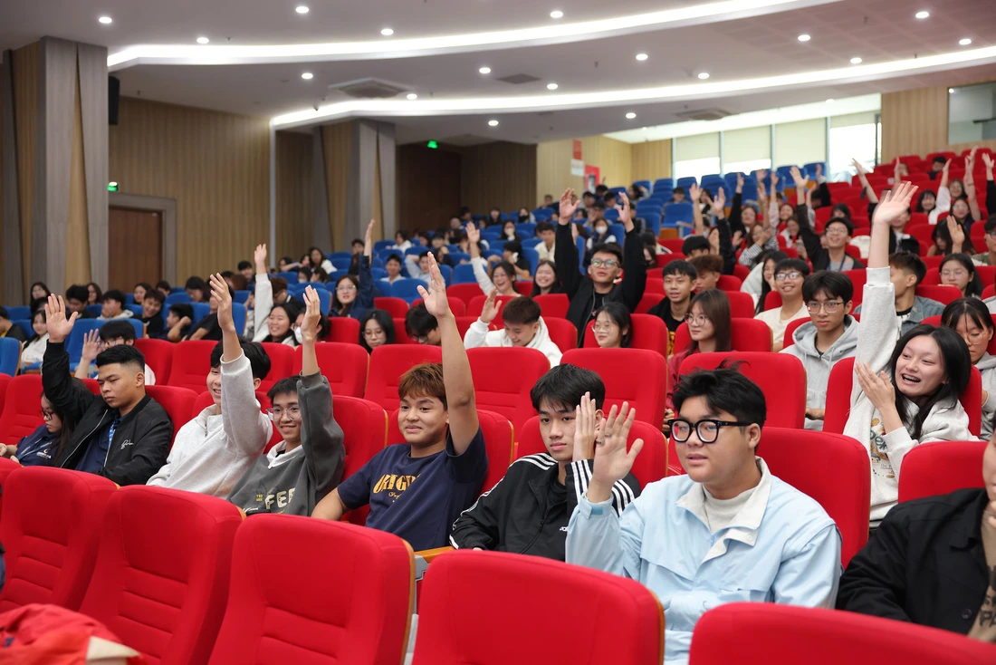 Đại học Phenikaa lập kỷ lục mới tại Green Voices: Hai nữ sinh ngành dược đạt điểm cao nhất từ đầu mùa- Ảnh 7. xe điện - Ảnh 7.