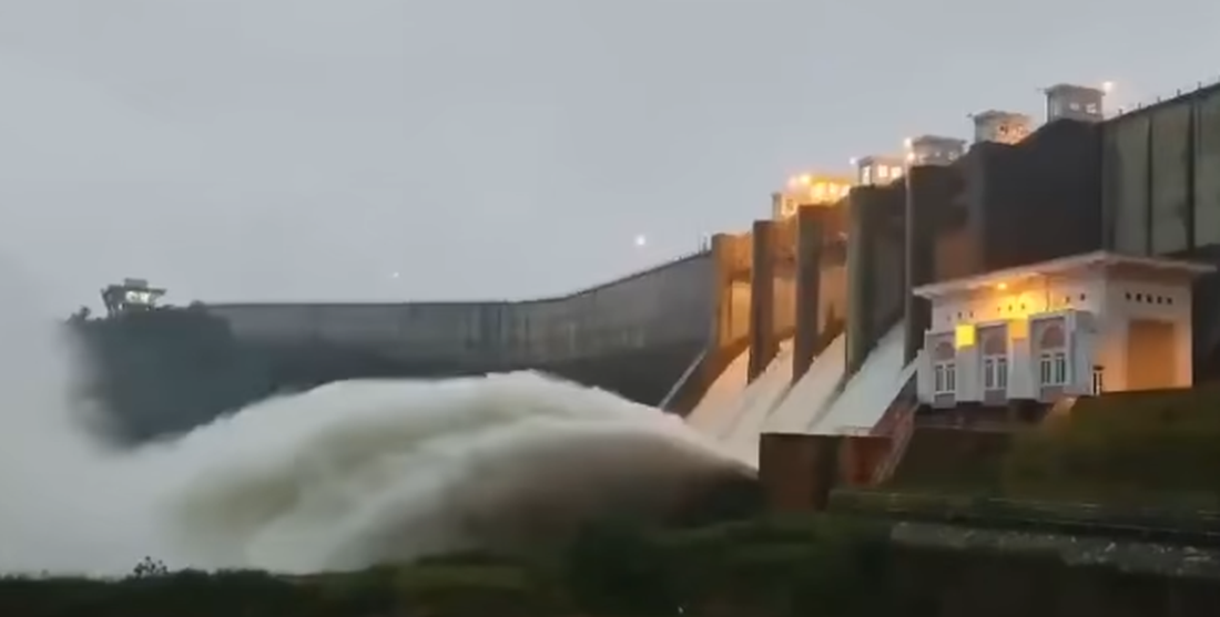 Cấm xe qua hầm lẫn đèo Cổ Mã, đèo Cả do sạt lở và ngập nước - Ảnh 4.