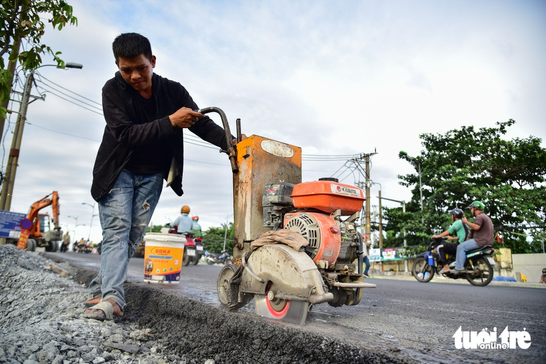 Hình dáng cầu Bình Triệu 1 sau ba tháng nâng tĩnh không, người dân vui vì đỡ kẹt xe - Ảnh 5.