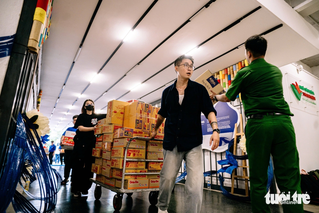 cứu trợ - Ảnh 9.