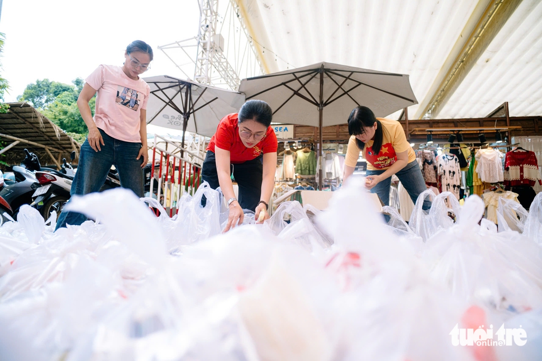 cứu trợ - Ảnh 10.