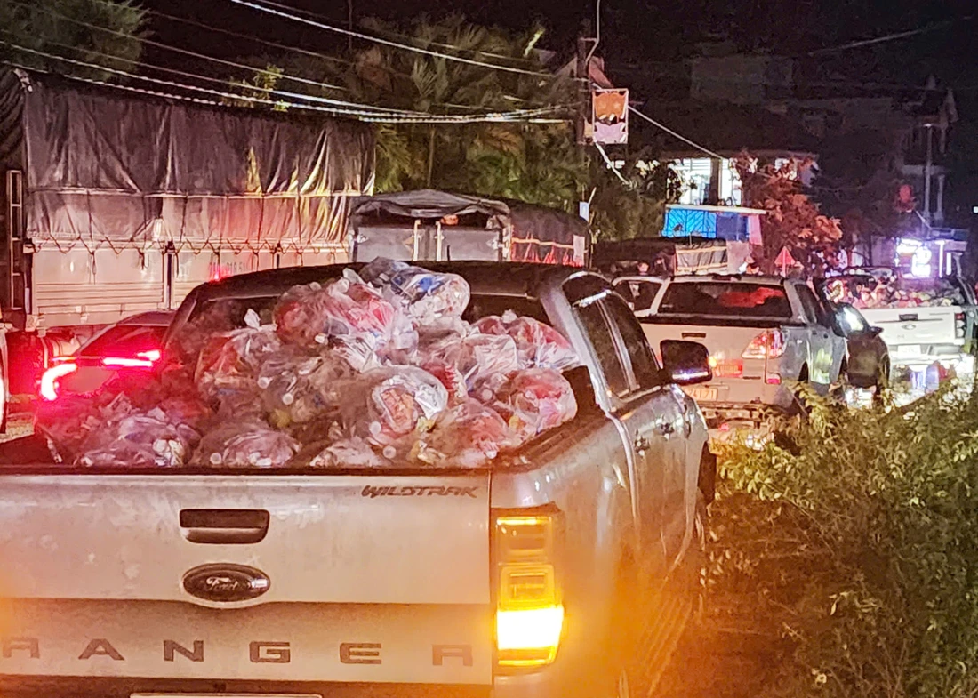 cứu trợ - Ảnh 1.