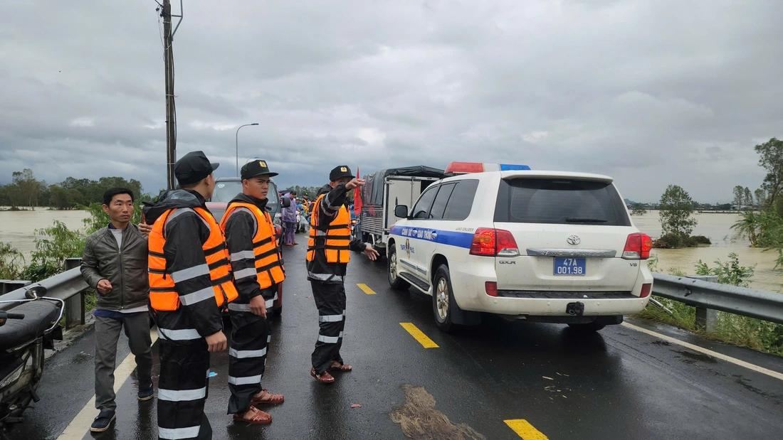 cứu trợ - Ảnh 6.