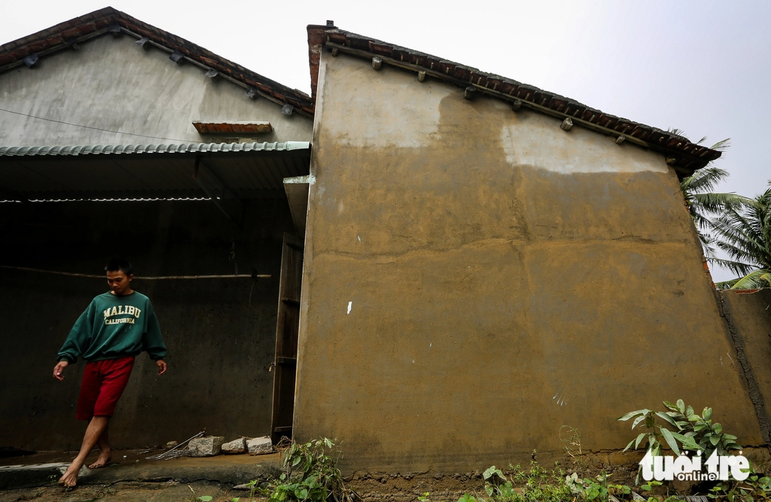 Nước rút dần, để lại khung cảnh tan hoang cho vùng lũ Phú Yên cũ- Ảnh 11.