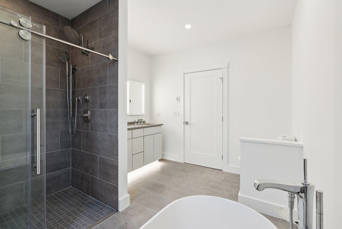 'Trang trại' năng lượng mặt trời do cư dân sở hữu trên mái chung cư  - Ảnh 13.