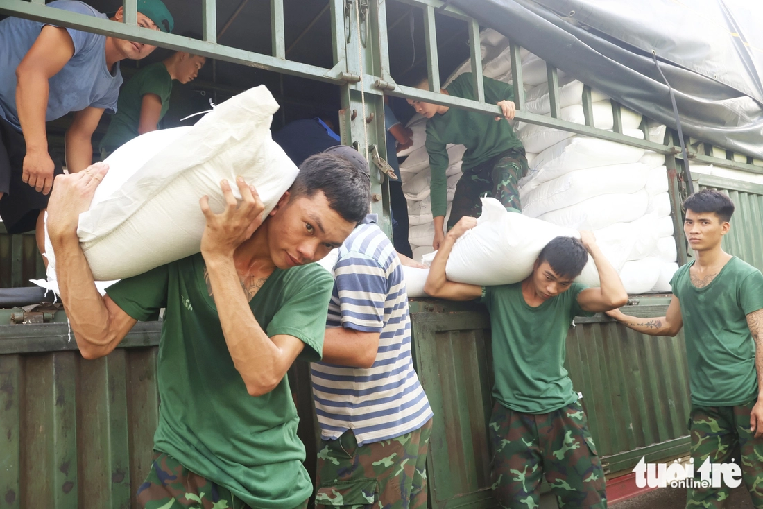 rốn lũ Hòa Thịnh - Ảnh 10.