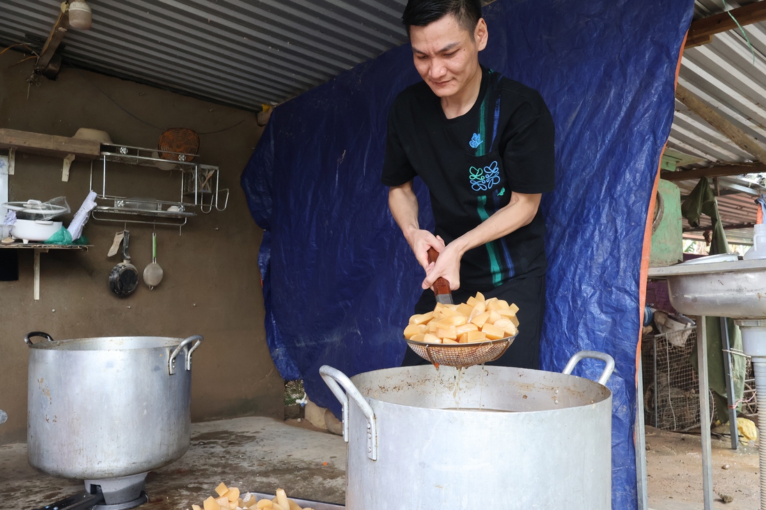 bếp cơm dã chiến - Ảnh 4.