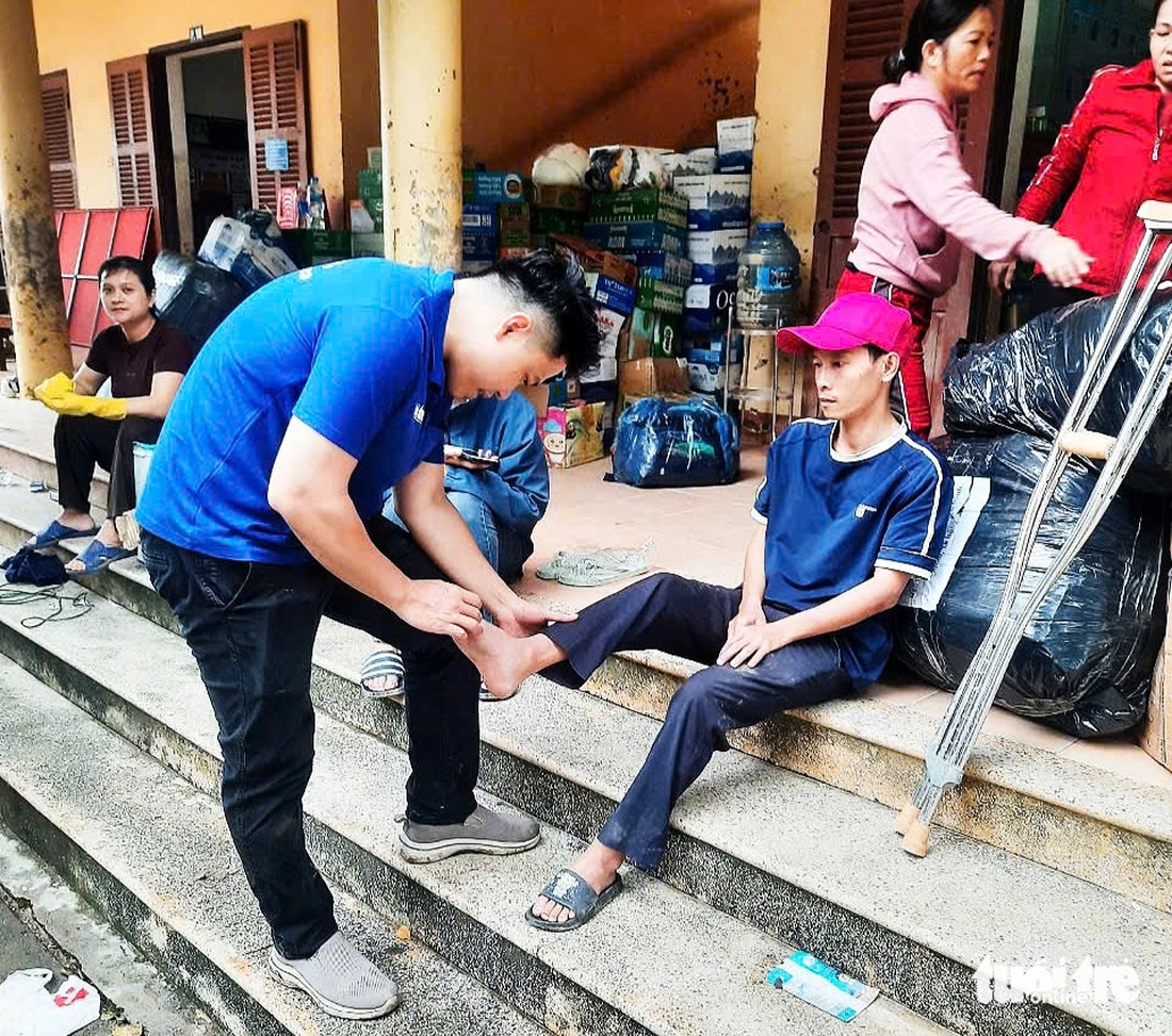 TP.HCM giúp trường học Khánh Hòa khắc phục hậu quả mưa lũ, nấu ăn, khám bệnh miễn phí cho người dân - Ảnh 7.