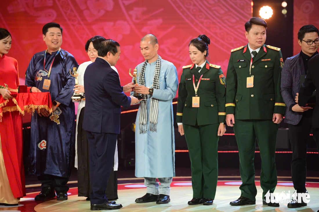 Mưa đỏ nhận Bông sen vàng cùng 4 giải cá nhân xuất sắc tại Liên hoan phim Việt Nam - Ảnh 1. Liên hoan phim Việt Nam - Ảnh 6.