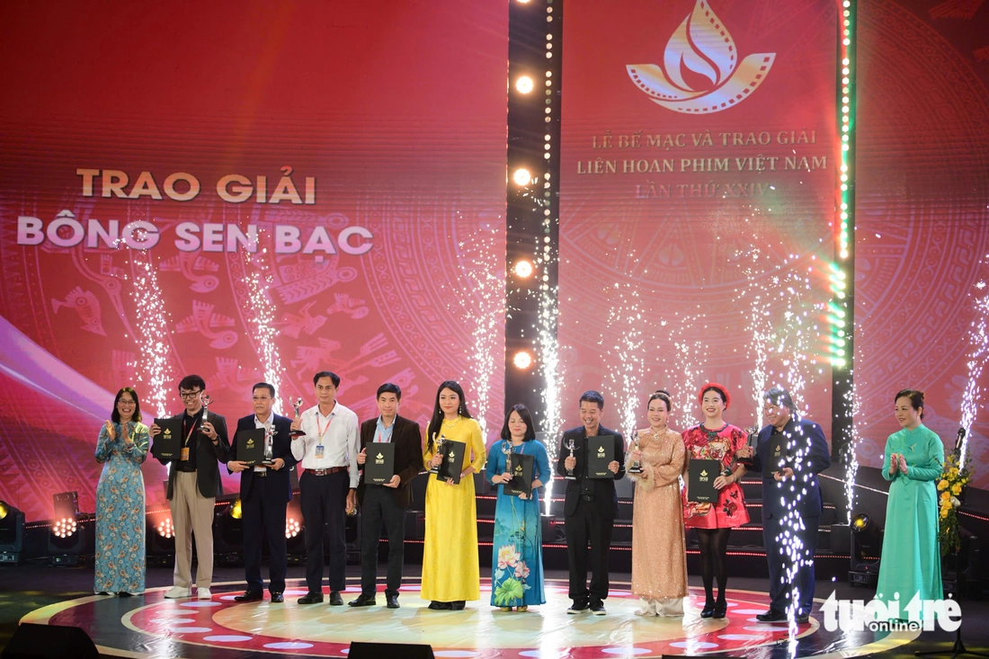 Anh Tạ Phương Nam của Mưa đỏ nhận giải ở Liên hoan phim Việt Nam - Ảnh 1. Liên hoan phim Việt Nam - Ảnh 8.