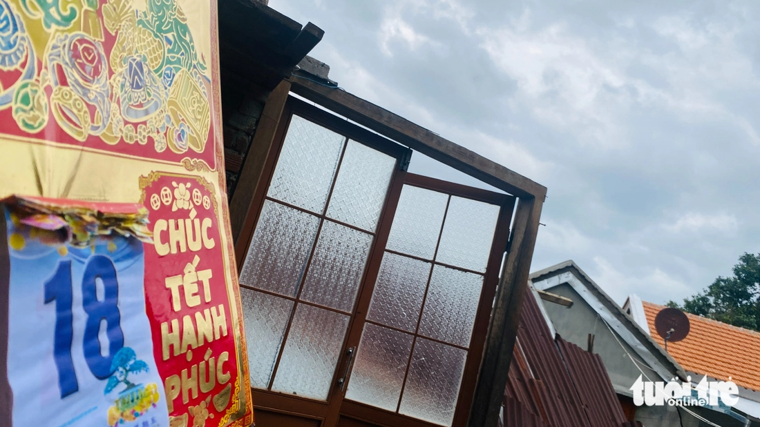 Trong cơn mưa, nhà bỗng 'nổ' như động đất, 35 hộ tháo chạy 7 ngày chưa dám về  - Ảnh 10.