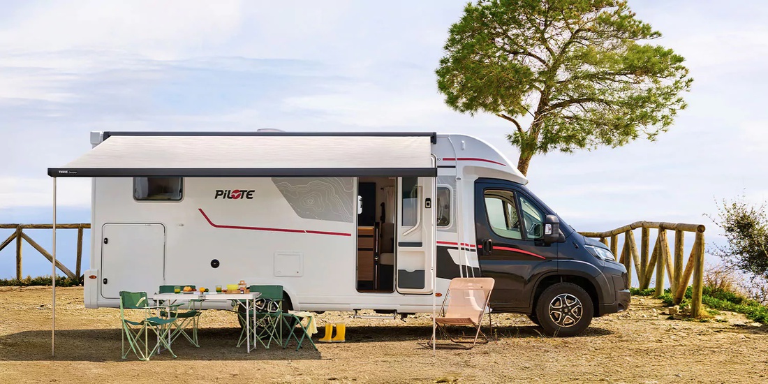 Nhà di động độc đáo to cỡ Ford Transit, đủ cho 4 người sống mà vẫn chứa được xe đạp bên trong - Ảnh 17.