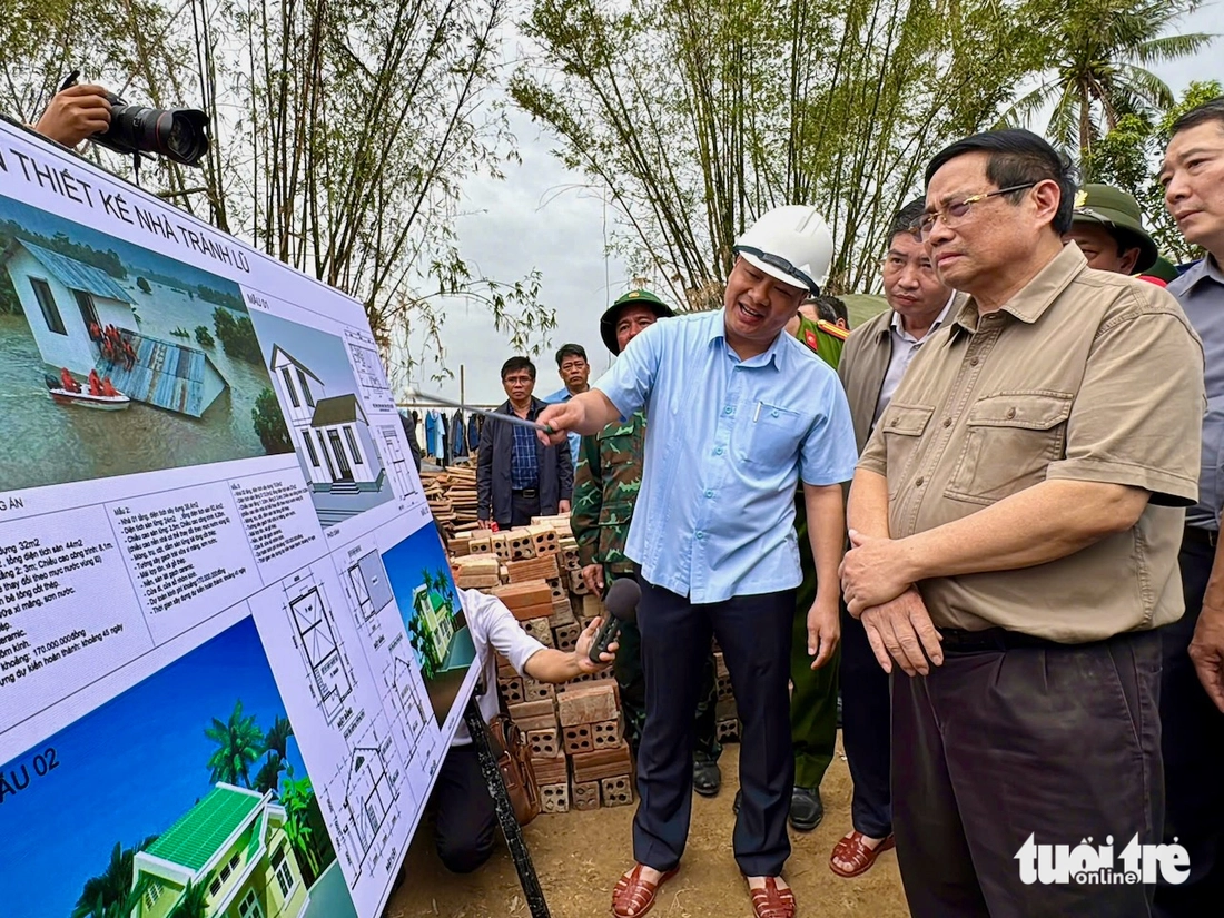 Thăm vùng rốn lũ Phú Yên, Thủ tướng chỉ đạo kỹ về việc xây nhà tránh lũ cho dân- Ảnh 5.