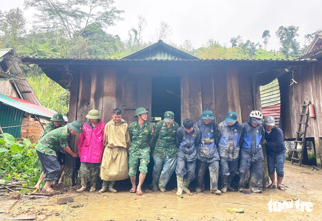 Quốc lộ 1 qua Đà Nẵng bị ngập, nhiều xã miền núi bị sạt lở, chia cắt đường - Ảnh 11.