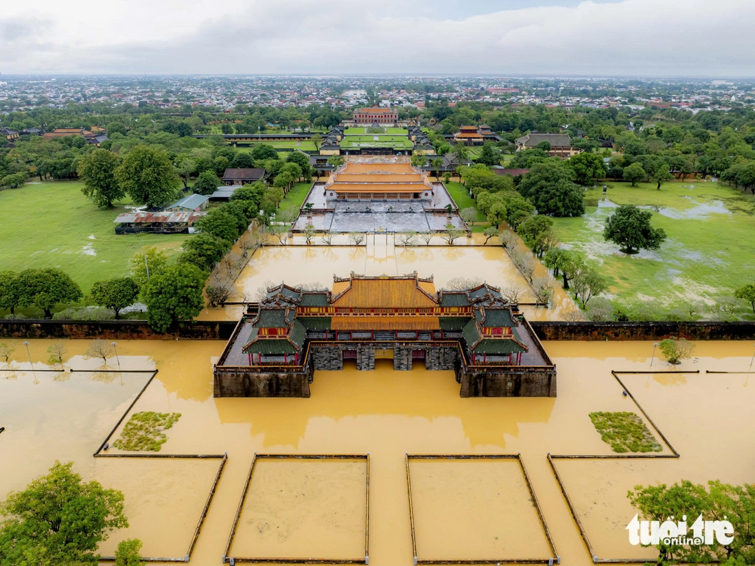 Toàn cảnh trận lũ thứ 3 trong vòng 1 tuần bủa vây Huế
nhìn từ trên cao - Ảnh 9.