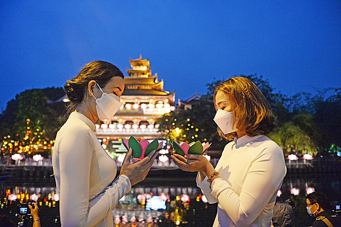 Lời tâm huyết gửi 'biểu tượng đồng lòng vượt qua đại dịch' - Ảnh 1. Đài tưởng niệm nạn nhân COVID-19 - Ảnh 1.