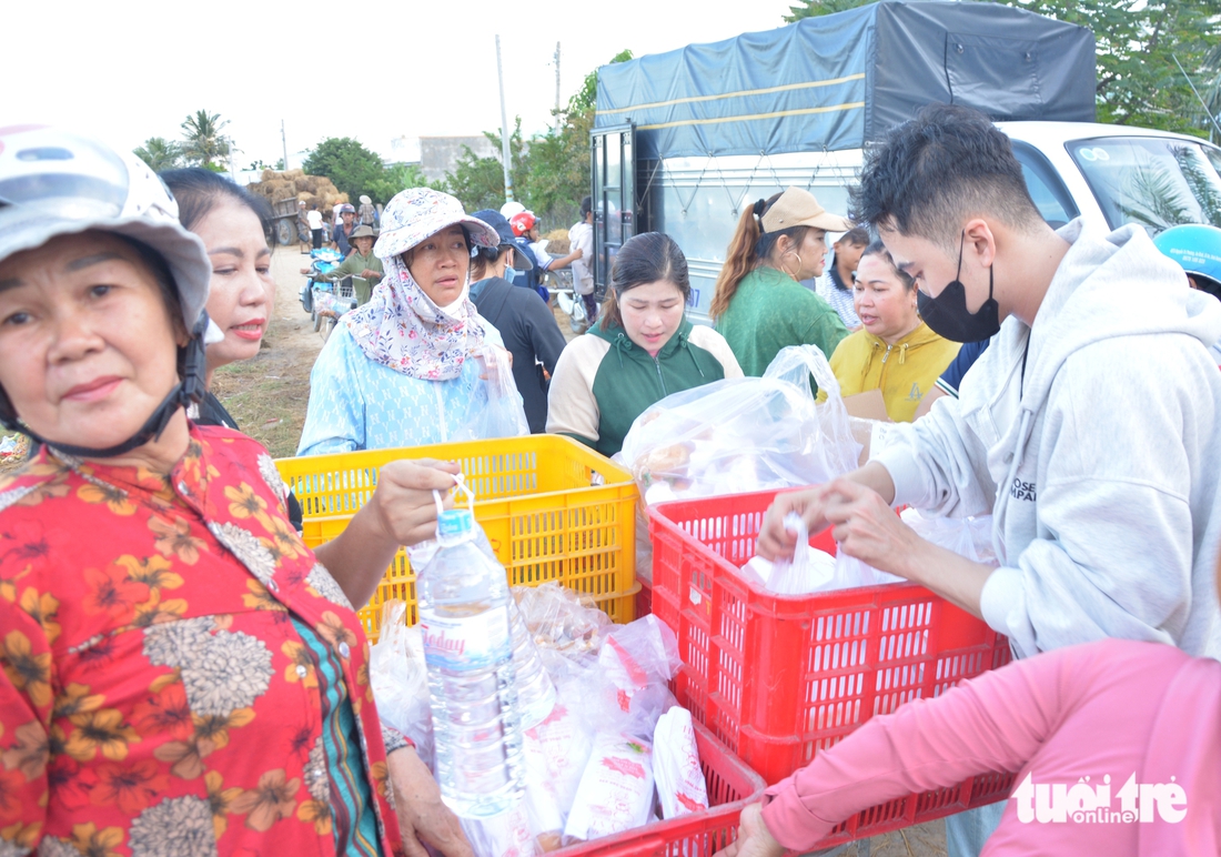 Người dân Tuy Phong gượng dậy sau trận ‘bom nước’ càn quét- Ảnh 10.