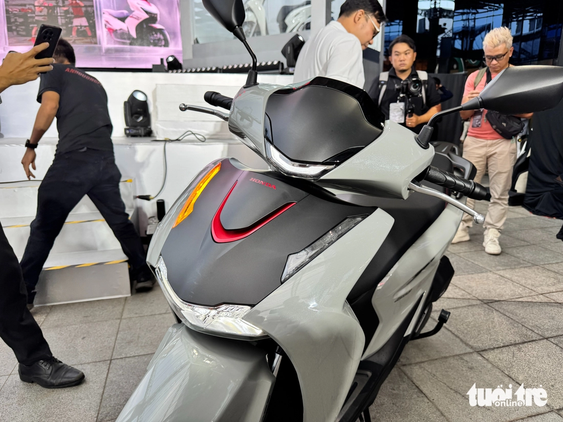 Honda SH 2026 ra mắt Việt Nam: Giá từ 78 triệu, màn hình mới, nay đã có sạc USB-C - Ảnh 3.