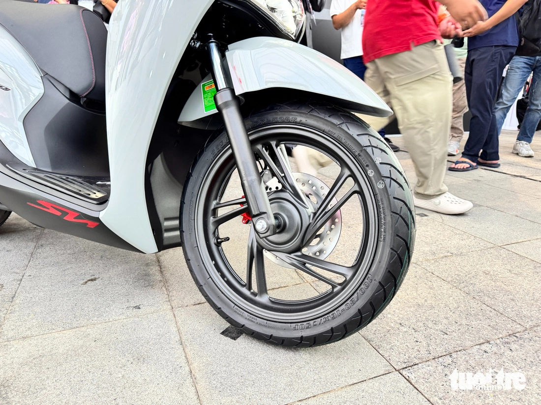 Honda SH 2026 ra mắt Việt Nam: Giá từ 78 triệu, màn hình mới, nay đã có sạc USB-C - Ảnh 6.