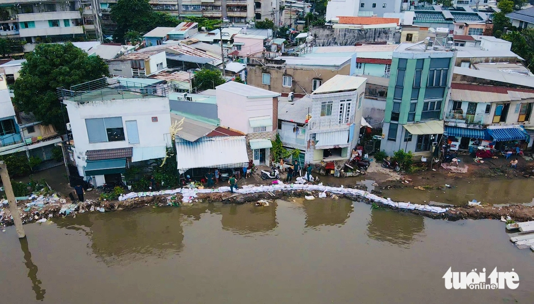 Triều cường vượt bờ chắn Thanh Đa, lút nửa xe ở Hiệp Phước- Ảnh 6. Triều cường vượt bờ chắn Thanh Đa, lút nửa xe ở Hiệp Phước- Ảnh 6.