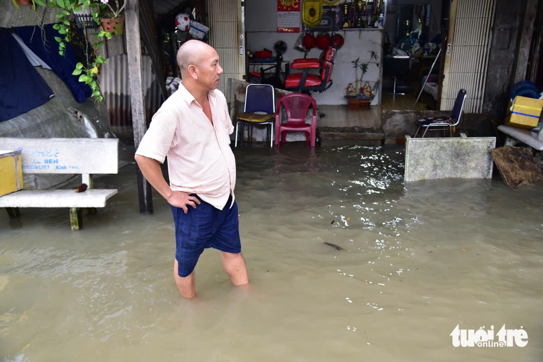 Triều cường vượt bờ chắn Thanh Đa, lút nửa xe ở Hiệp Phước- Ảnh 11. Triều cường vượt bờ chắn Thanh Đa, lút nửa xe ở Hiệp Phước- Ảnh 11.