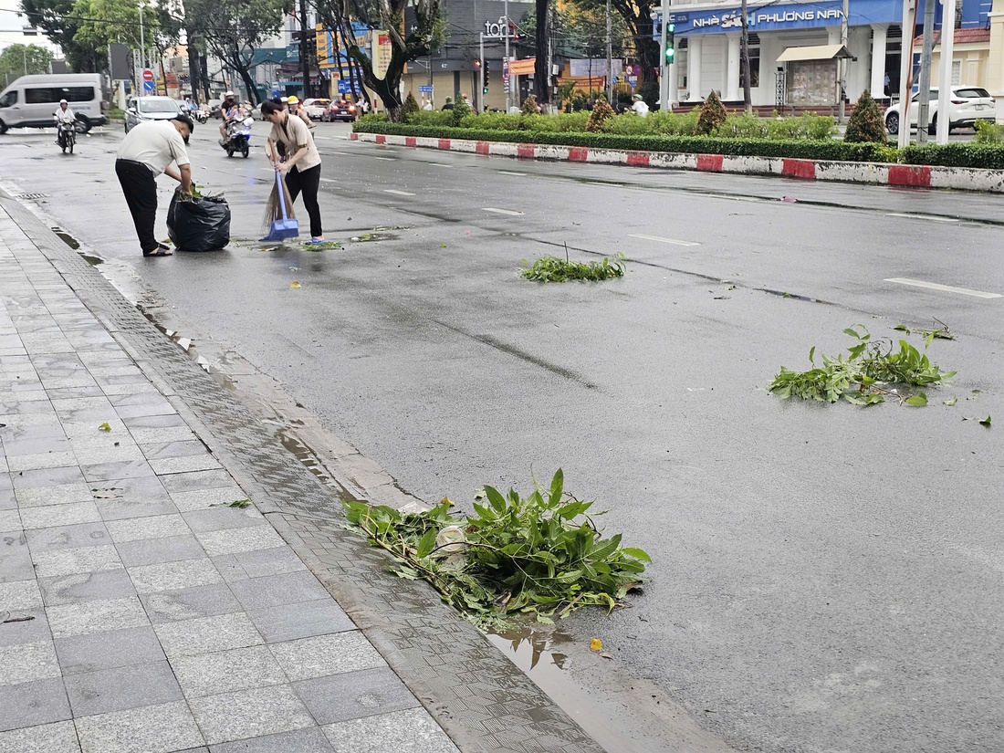 Triều cường ở Cần Thơ cao kỷ lục, nhiều tuyến đường cao ráo vẫn bị ngập - Ảnh 5.