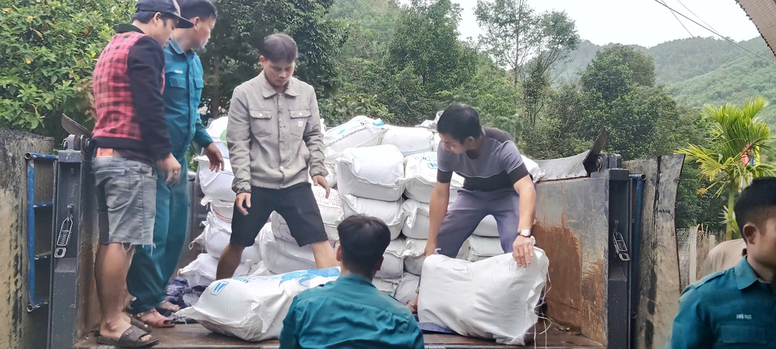 Ứng phó bão Kalmaegi, Chủ tịch Đà Nẵng yêu cầu 3 thủy điện hạ mực nước hồ chứa - Ảnh 7.