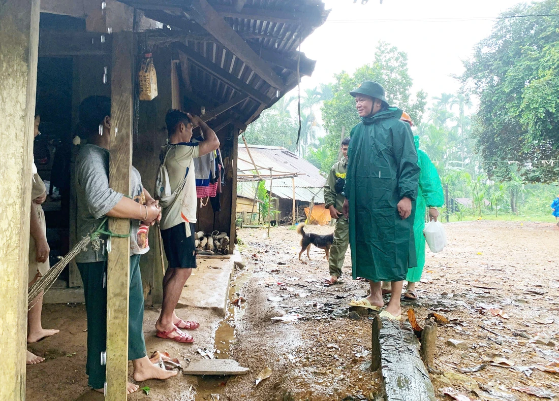 Ứng phó bão Kalmaegi, Chủ tịch Đà Nẵng yêu cầu 3 thủy điện hạ mực nước hồ chứa - Ảnh 11.