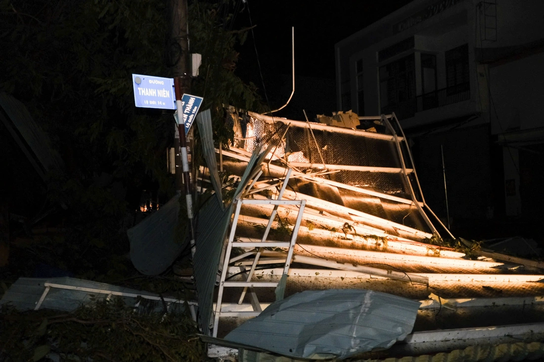 Bão Kalmaegi gây thiệt hại nặng nề tại nhiều nơi - Ảnh 10.